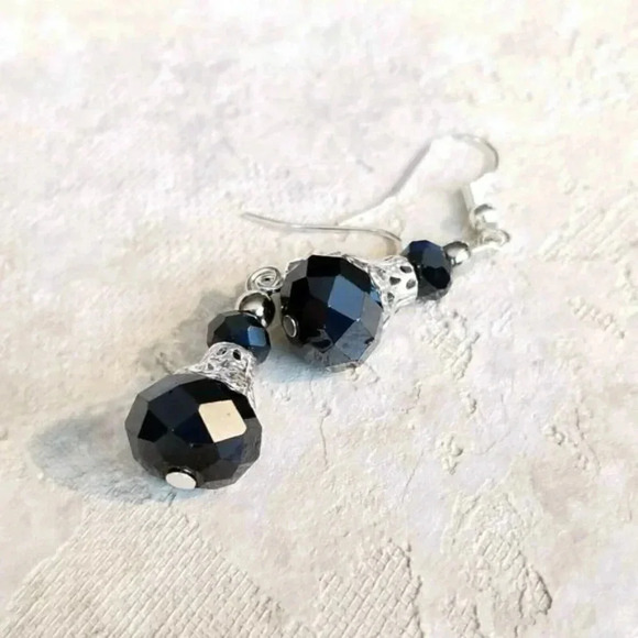 Handcrafted Victorian Black Crystal Silver Filigree Basket Earrings - Picture 5 of 8